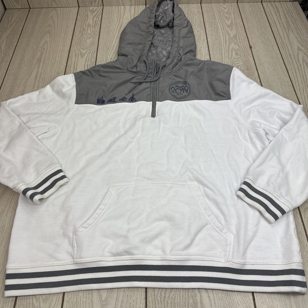 Disney‎ Parks 2019 XXL Mickey Mouse Passport Stamp Epcot Quarter Zip Hoodie